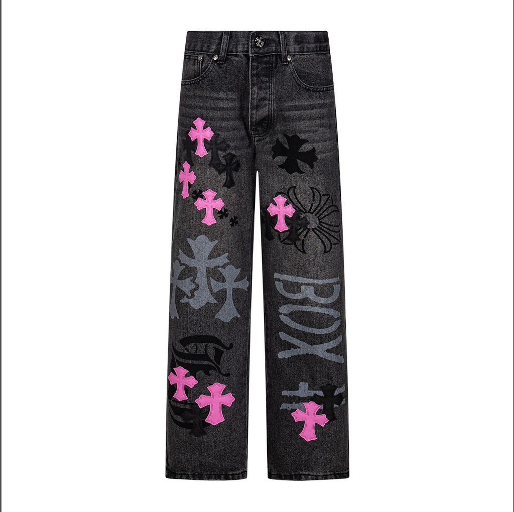 Denim negro con detalles de cruces rosas y negras