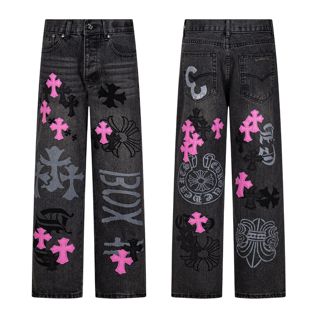 Denim negro con detalles de cruces rosas y negras
